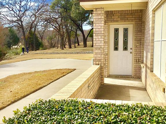 2nd image of 2130 Lakeforest Dr