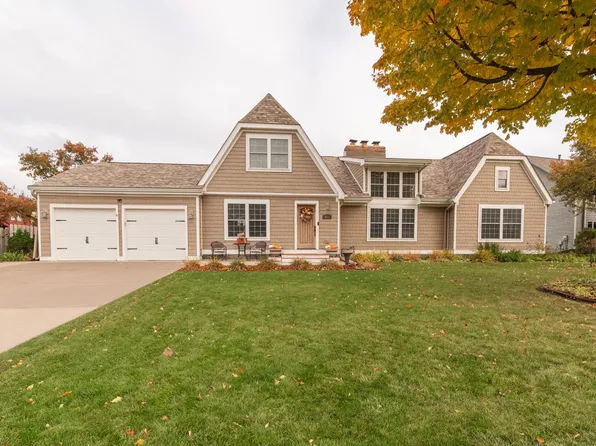 955 Brooks Ct, Saint Paul, MN 55109