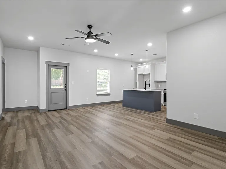 405 W Hull St — Photo 3