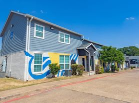 2728 N Buckner Blvd