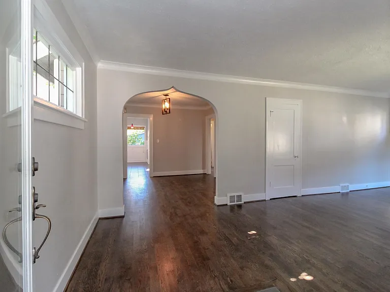 7655 Latona Ave NE — Photo 12