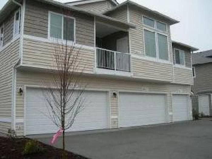 1st image of 2055 Garry Oaks Ave