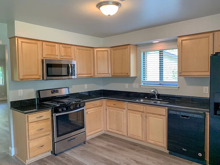 1604 Holstein Dr — Photo 10