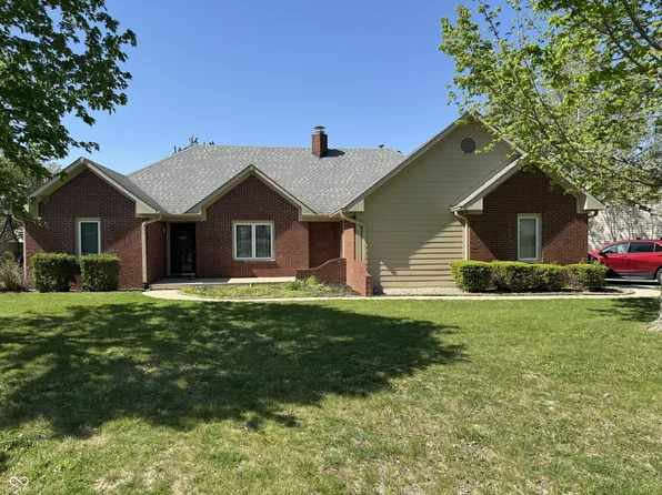 8 Downing Dr, Trafalgar, IN 46181