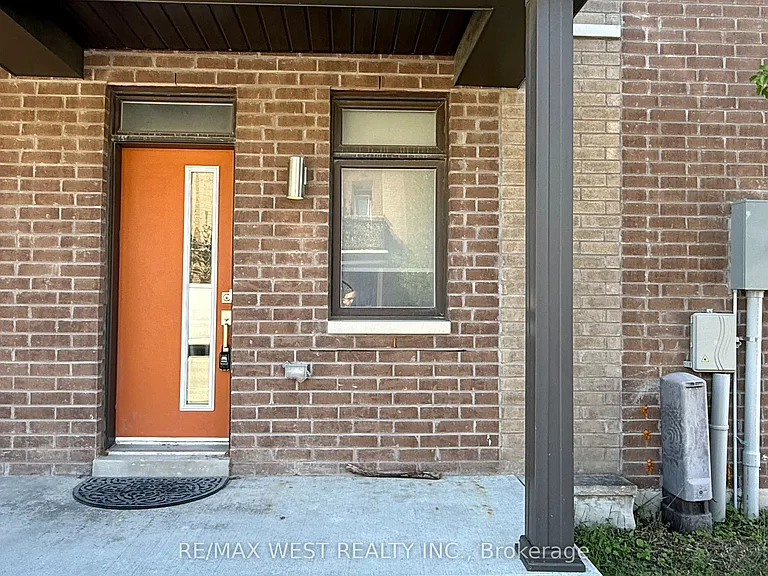 1 Allward St — Photo 2