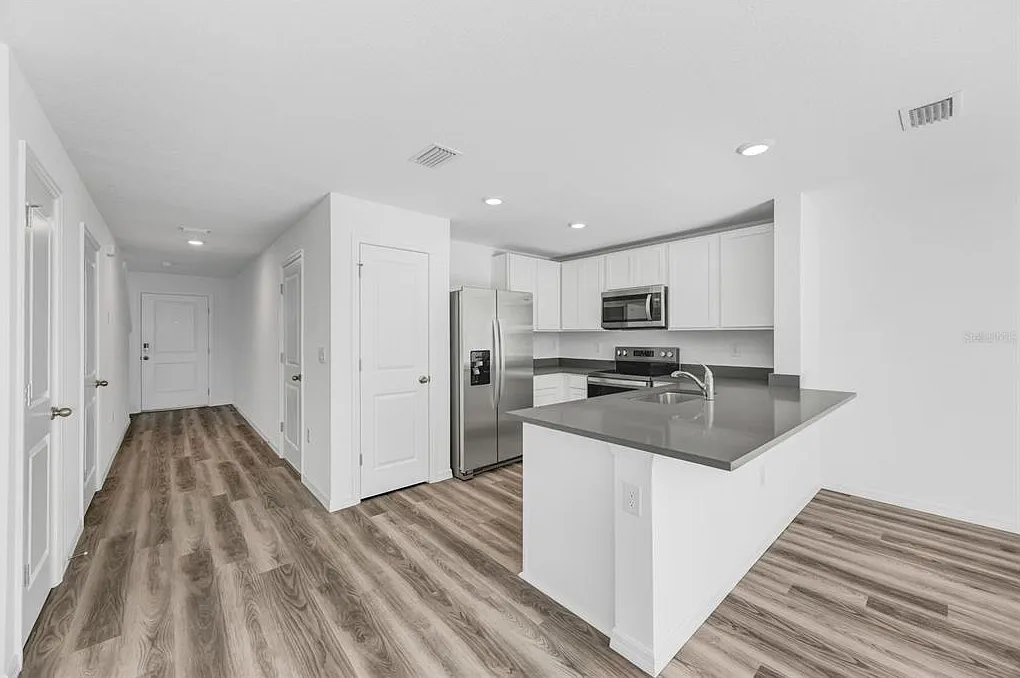 3 bed, 2.5 bath, 1464 sqft, $2,200 — Photo 4