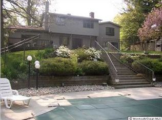 2 Gander Ln, Manalapan, NJ 07726