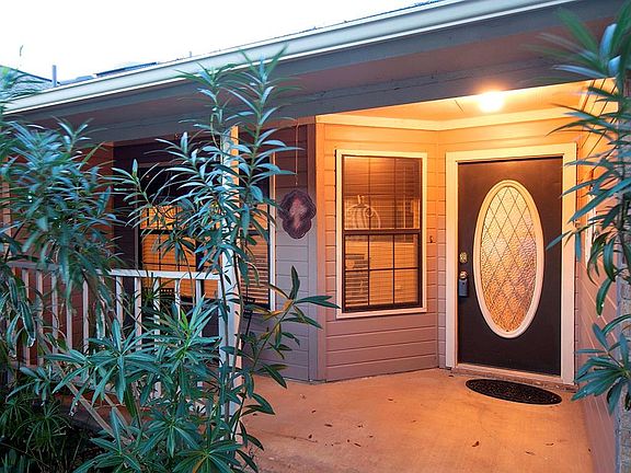 3rd image of 6808 Mesa Dr