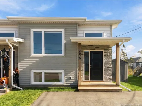 256 Falcon Dr, Moncton, NB E1G 0H7