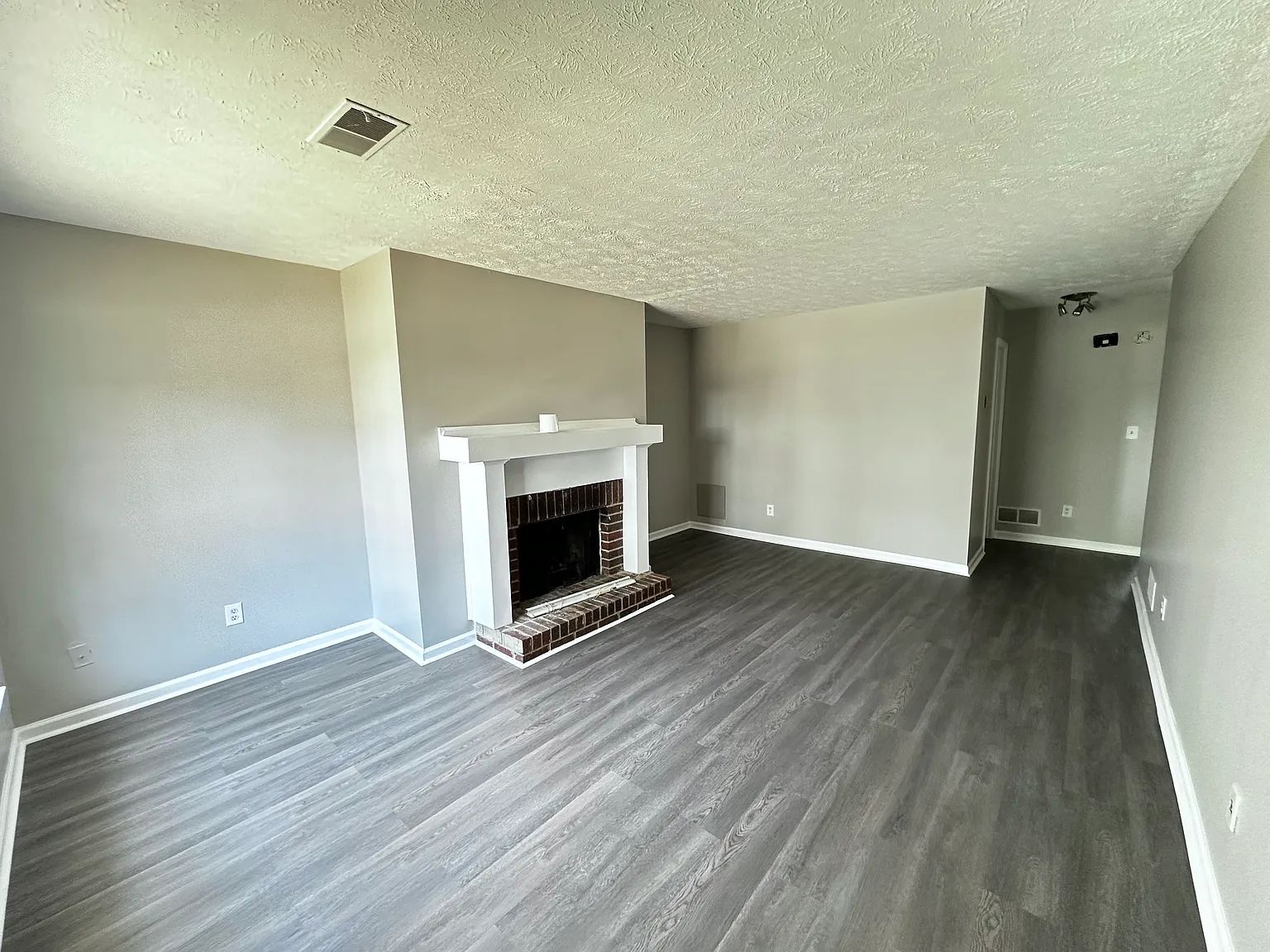2 bed, $1,800 — Photo 2