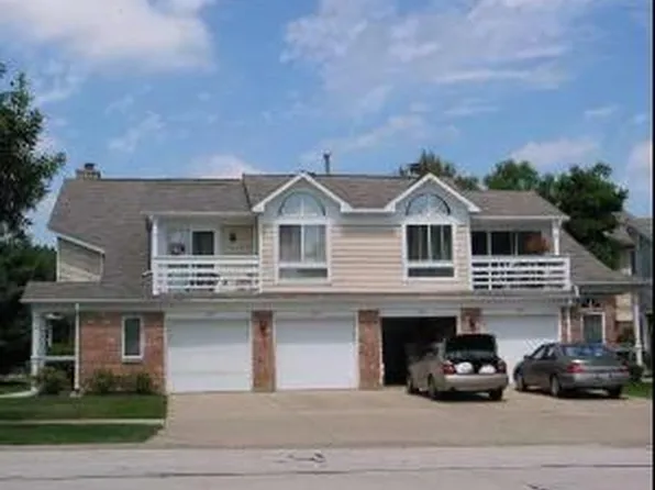1042 Courtland Dr, Buffalo Grove, IL 60089