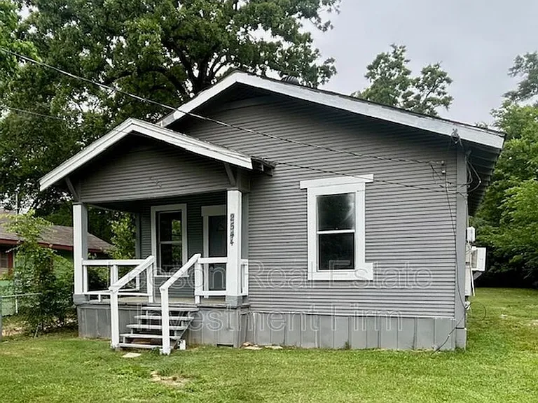 2544 Dupont St — Photo 3