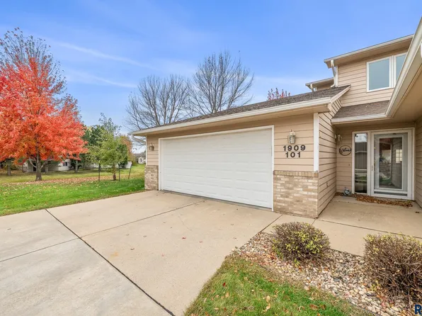 1909 S Sertoma Ave Unit 101, Sioux Falls, SD 57106