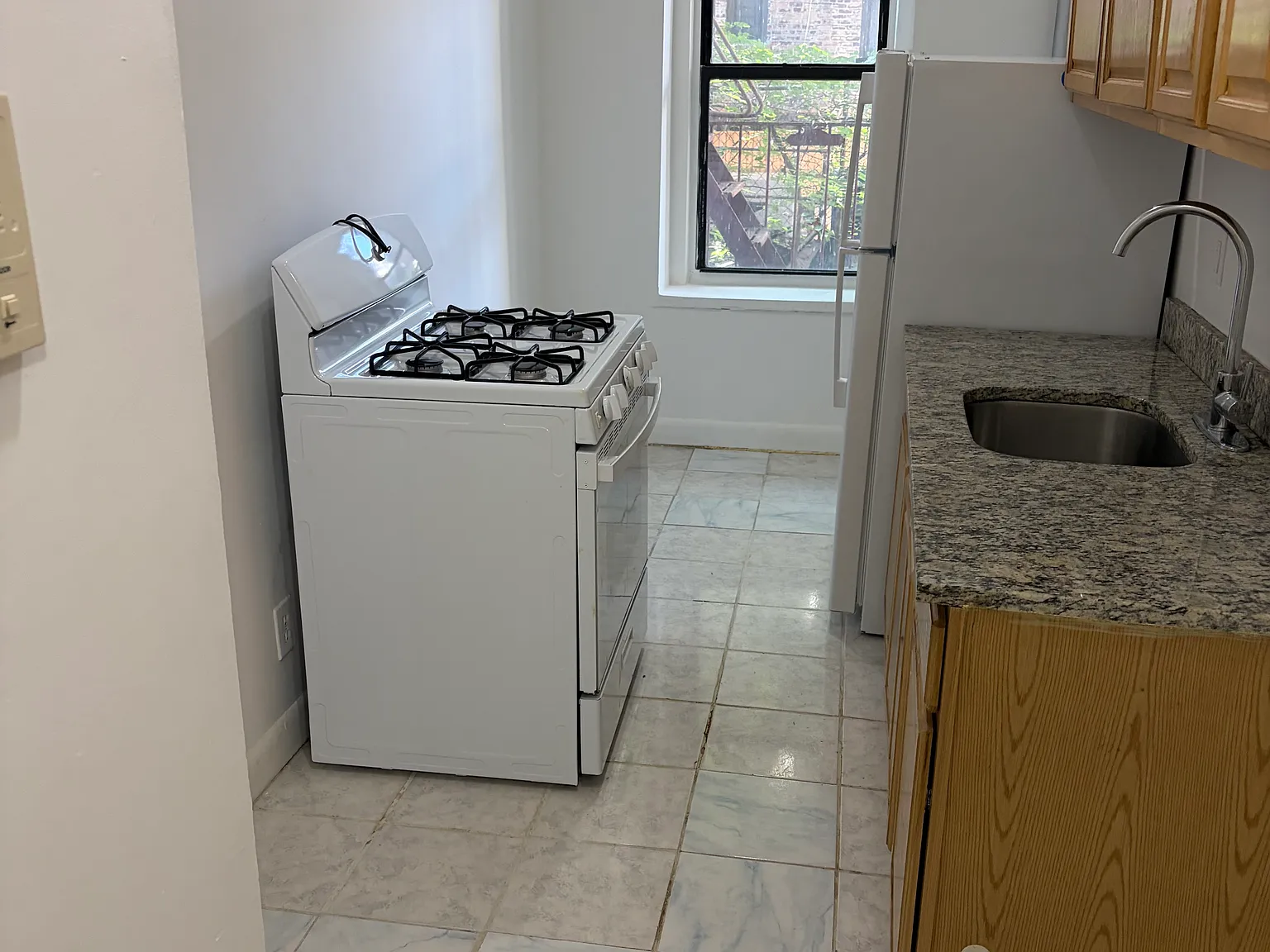 1 bed, 900 sqft, $2,310 — Photo 4
