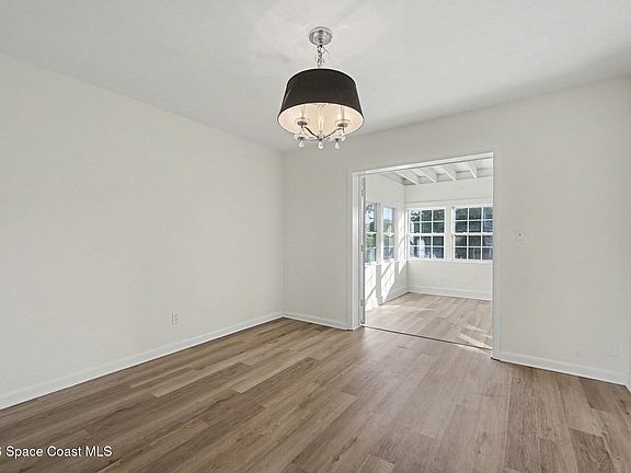 5th image of 500 Wisteria Dr