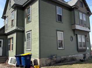 212 E 9th St, Vinton, IA 52349