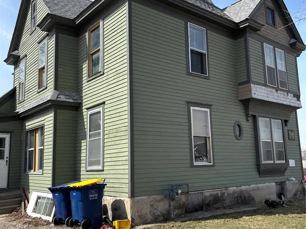 212 E 9th St, Vinton, IA 52349