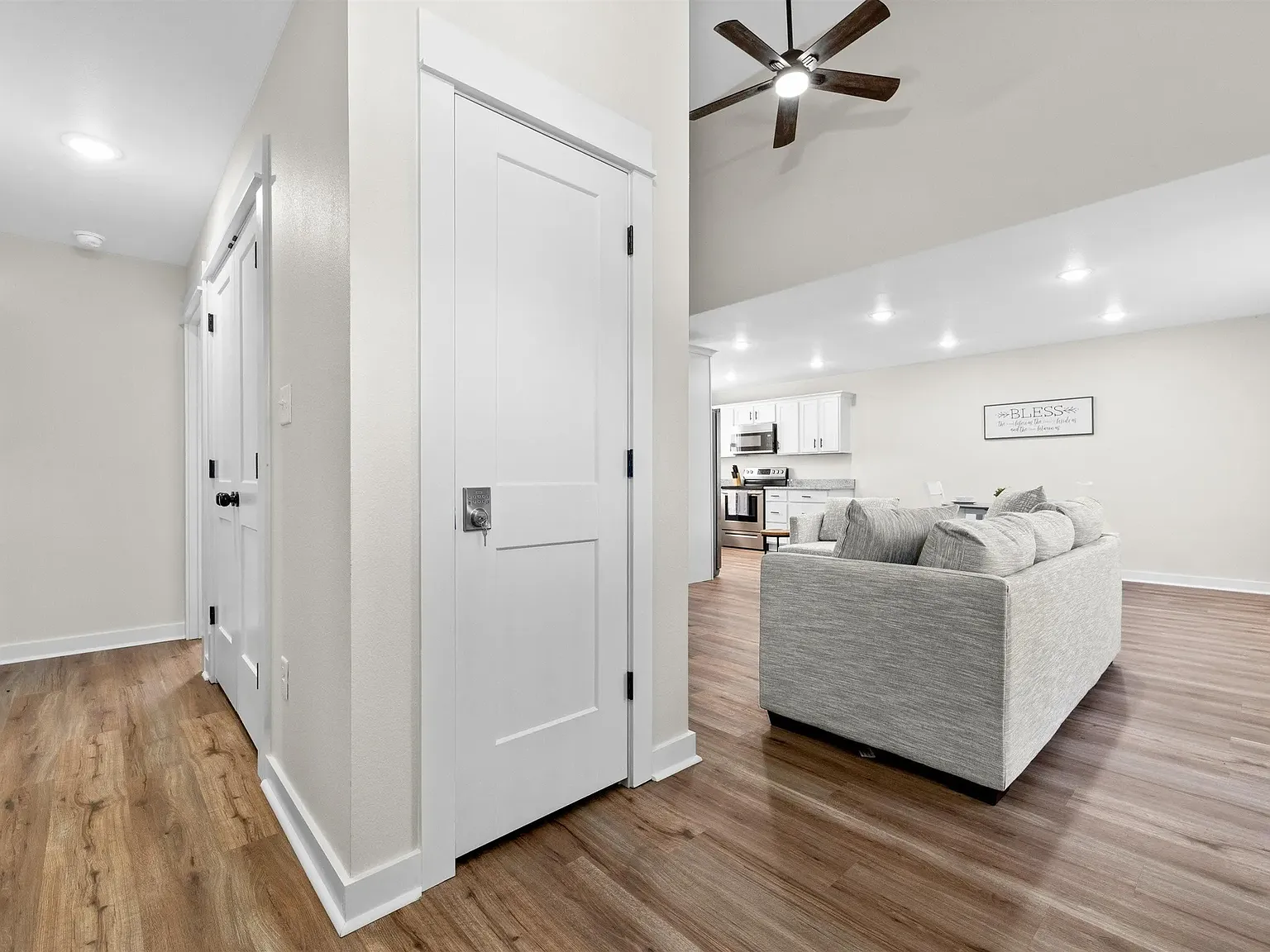 2601 W Maddox Rd — Photo 3