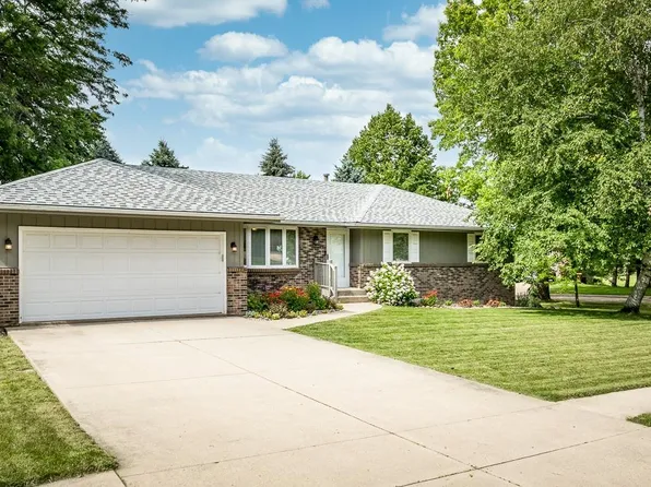 2006 W Winchester Dr, Freeport, IL 61032