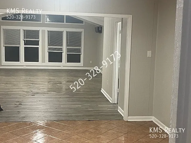 221 Southbrook Dr — Photo 3