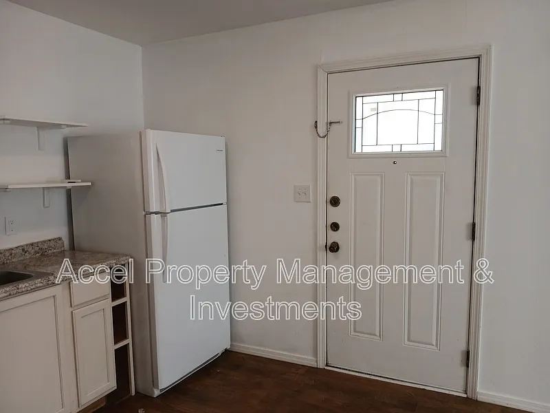 2 bed, 1.0 bath, 810 sqft, $850 — Photo 3