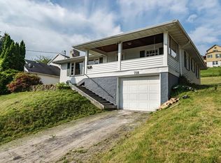 718 Broad St, Mount Pleasant, PA 15666