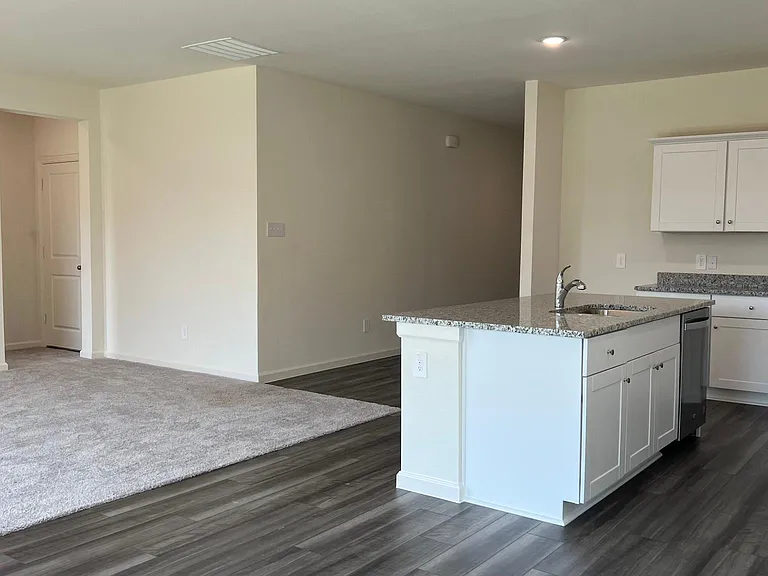 702 Camden Dr — Photo 5