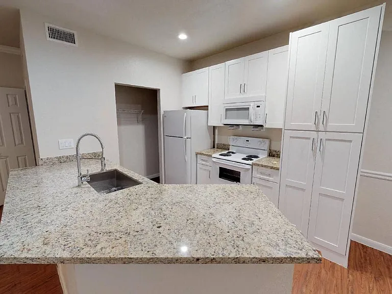 The Whittington Apartments — Photo 38