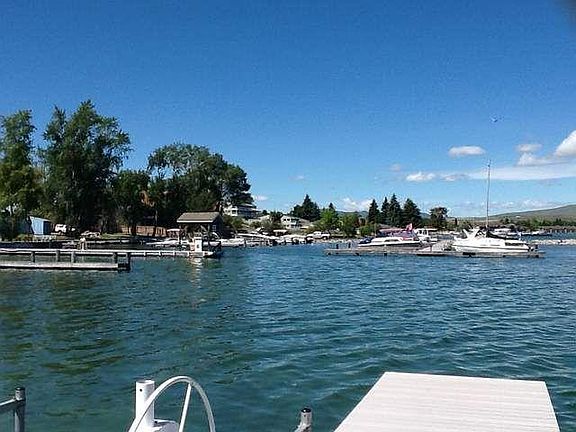 SK Marina--100 yards from our duplex--offers slip rental for your boat, paddleboards and kayak rental. Sorry, we DO NOT have private lake access.
