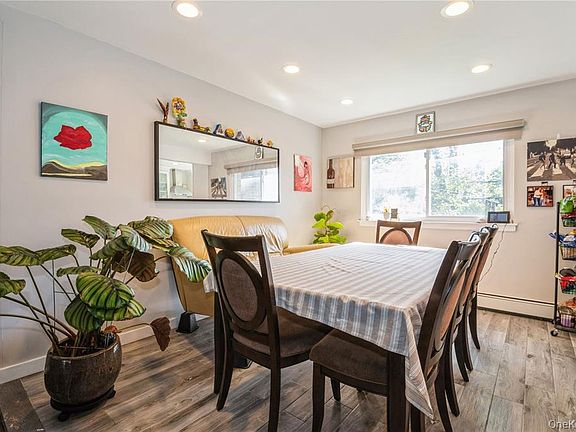 4th image of 1040 Cedarhurst Street