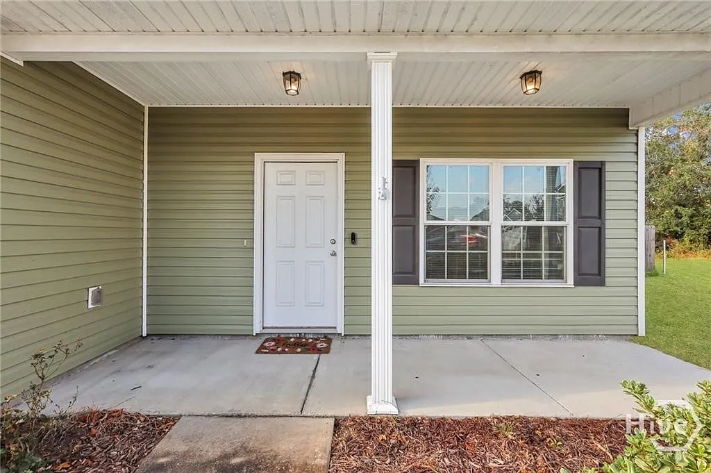 4 bed, 2.5 bath, 2197 sqft, $2,200 — Photo 4