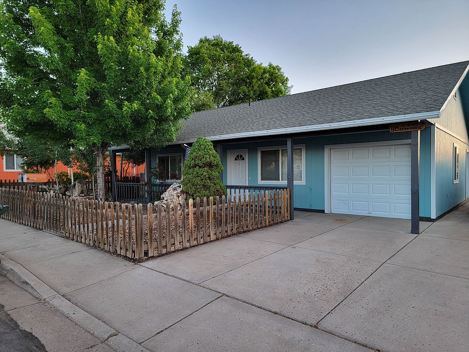 122 South 4th Street
2 Bedroom / 2 Bath Home (1,150 sf) 
w/attached garage, additional paved parking and fenced front and back yard. Very convenient location in the heart of Downtown Williams, AZ