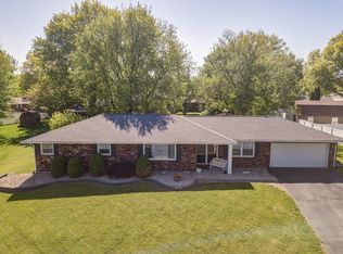 10 Bonnie Ct, Maryville, IL