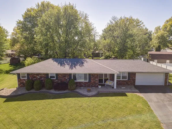 10 Bonnie Ct, Maryville, IL 62062