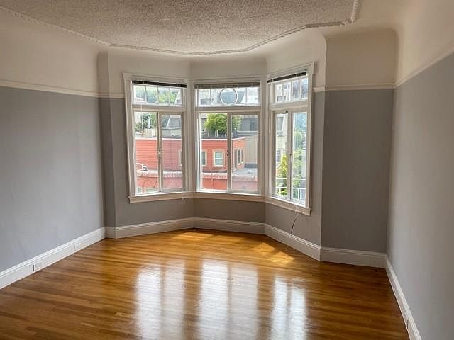 1st image of 960 Bay St APT 11