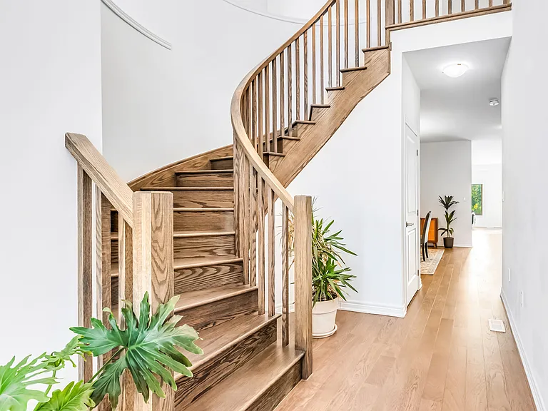 330 Gillespie Dr — Photo 10
