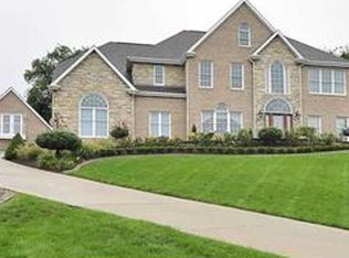 10 Crystal Ct, Irwin, PA 15642