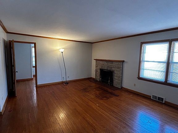3rd image of 2934 N Gale Ave APT A