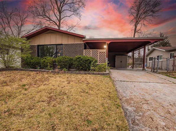 10421 Fourwinds Ct, Saint Louis, MO 63114