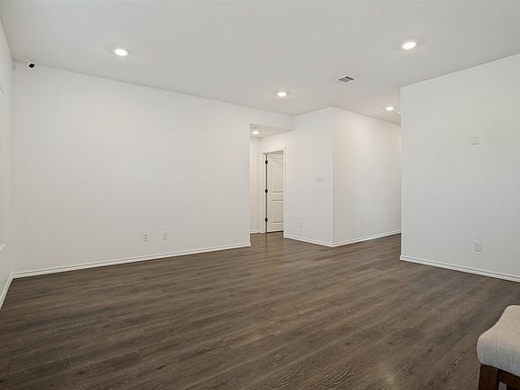 5th image of 1506 Buckaroo Ln