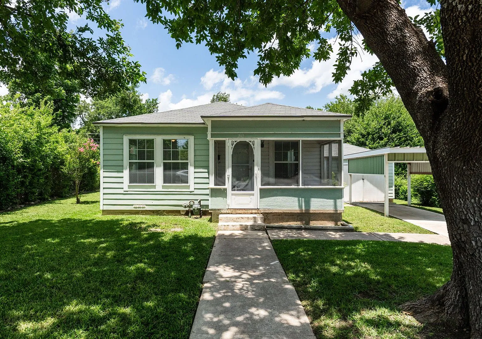 Half Off 1ST Months Rent Updated 2-Bedroom Home — Photo 1
