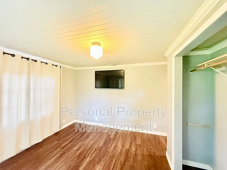 2234 N L St — Photo 15