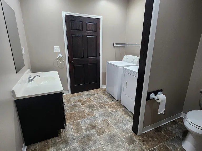 609 S Main St #B — Photo 9