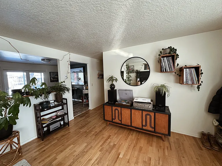 1314 NE Thompson Dr — Photo 3