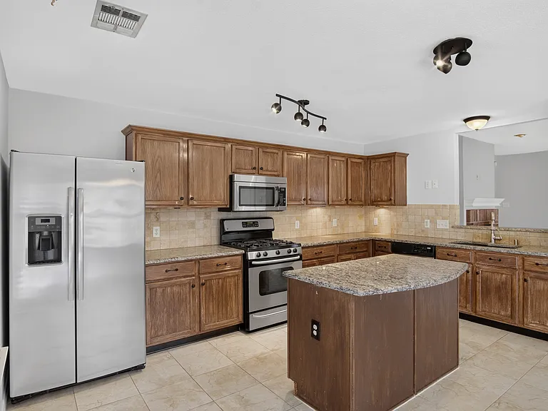 2805 Nandina St — Photo 10