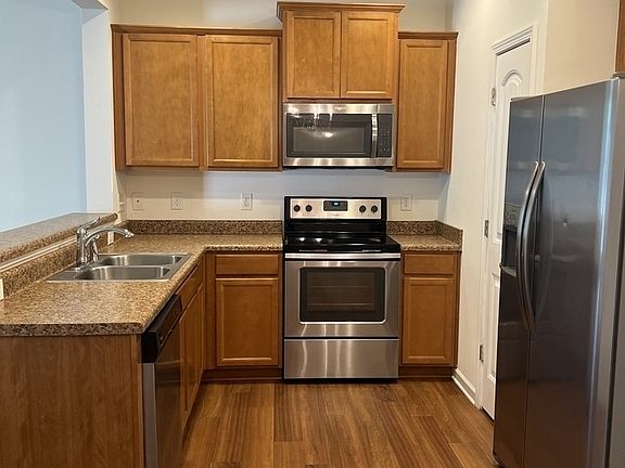 4th image of 3009 Bluegrove Rd #1