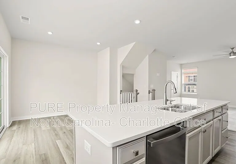 2140 Autumn Cyprus Ave — Photo 16