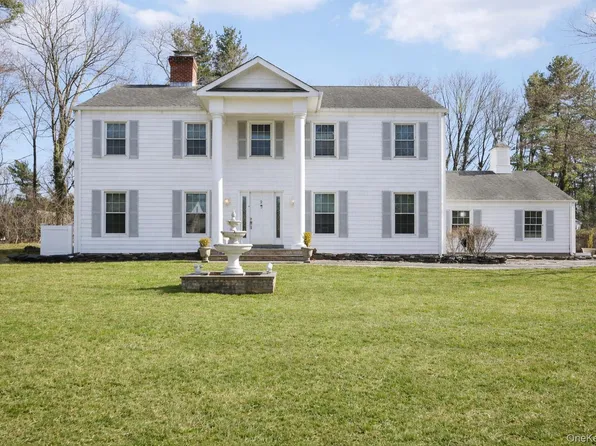 2 Three Pond Road, Smithtown, NY 11787