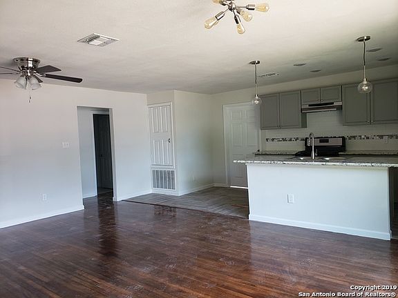3rd image of 616 Kashmuir Pl