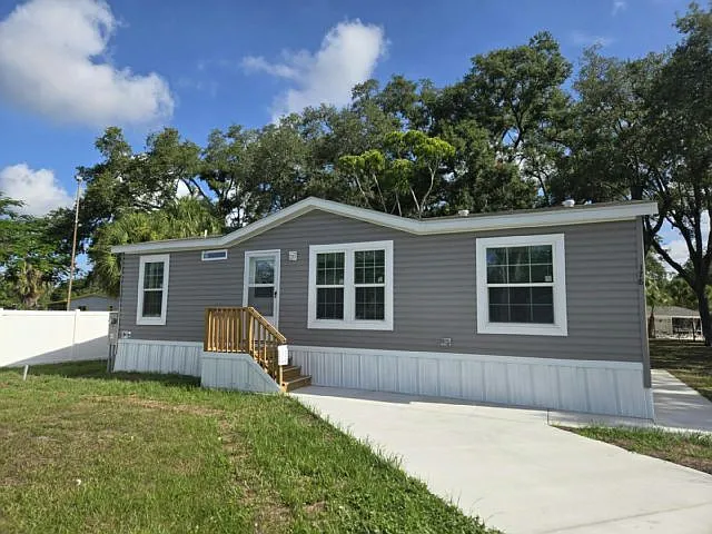 3 bed, 2.0 bath, 800 sqft, $1,740 — Photo 1